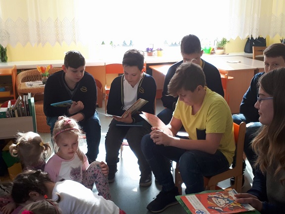 „VAIKŲ KNYGOS DIENAI” SKIRTA AKCIJA „SKAITO VAIKAI VAIKAMS”