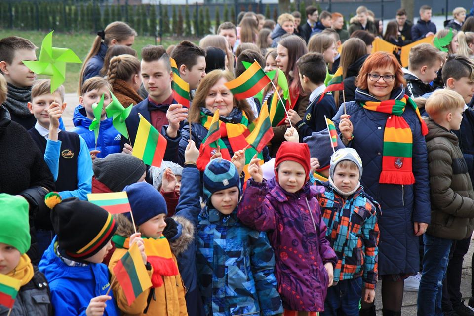 MOKYKLOS BENDRUOMENĖ ŠVENTĖ NEPRIKLAUSOMYBĖS ATKŪRIMO TRISDEŠIMTMETĮ