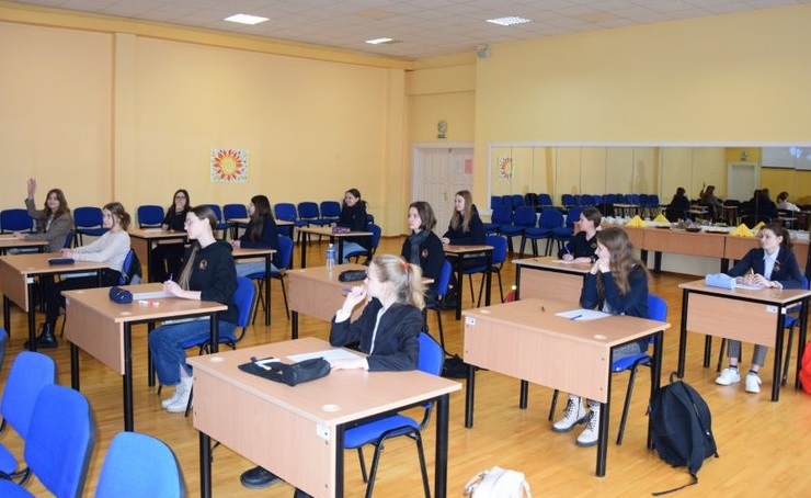 RAŠYKIME BE KLAIDŲ!