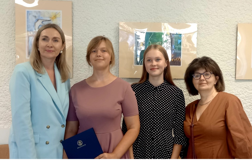DALYVAVOME KONKURSE „SPALVOTAIS ČIURLIONIO TAKAIS”